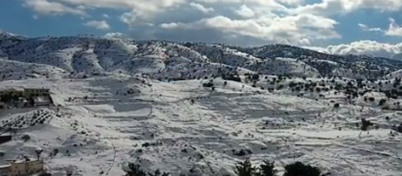 Τα πανέμορφα χιονισμένα Ανώγεια σε ένα μαγευτικό drone-οδοιπορικό (βίντεο)